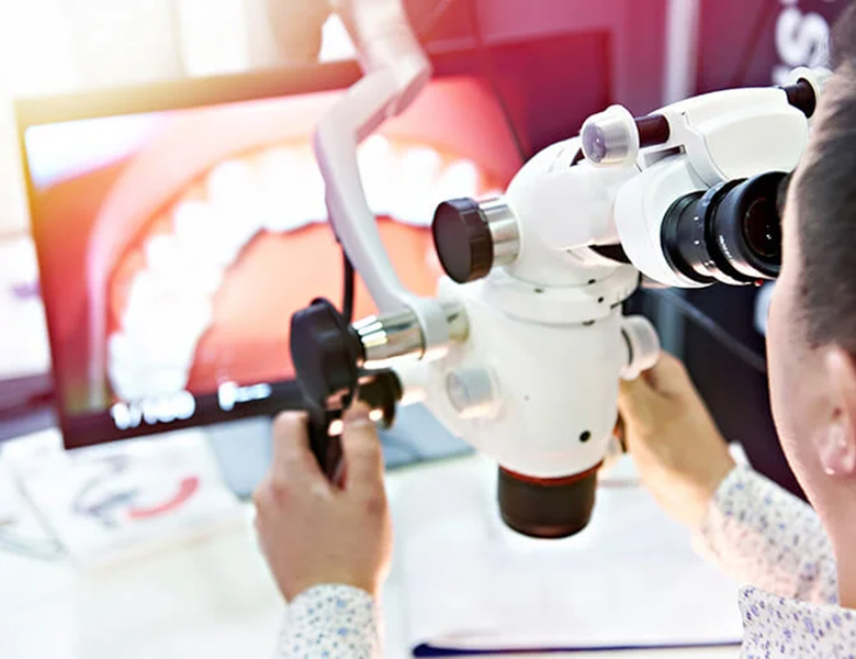 外苑前（東京）の歯医者、Angel矯正歯科・歯科口腔外科でマイクロスコープ精密治療